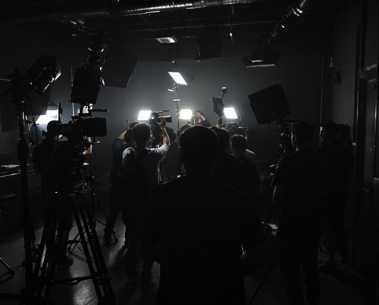 成人免费看片制作团队